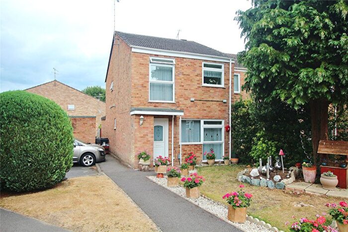 3 Bedroom End Of Terrace House For Sale In Knaphill, Woking, Surrey, GU21