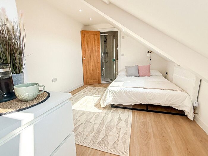 10 Bedroom End Of Terrace House To Rent In Evelyn Place, Plymouth, PL4