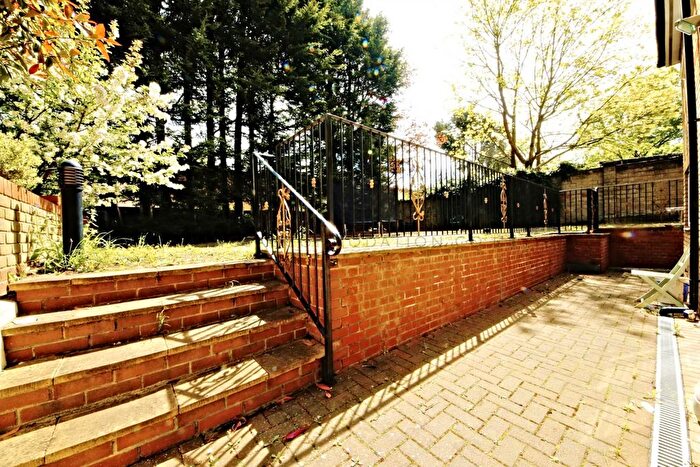 2 Bedroom Flat To Rent In Lawrie Park Road, Sydenham, SE26