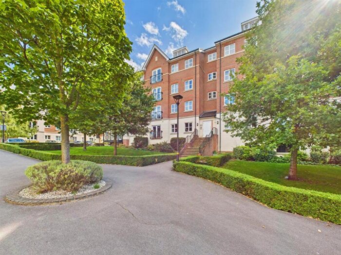 2 Bedroom Flat For Sale In Viridian Square, Aylesbury, Buckinghamshire, HP21