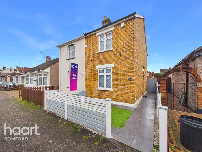 2 Bedroom Semi Detached House For Sale In Wolseley Road, Romford, RM7