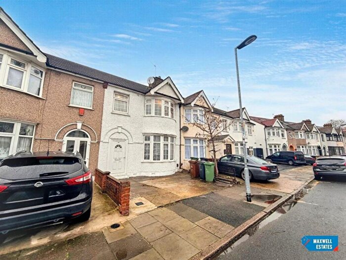 4 Bedroom Terraced House For Sale In Salisbury Avenue, Barking, IG11