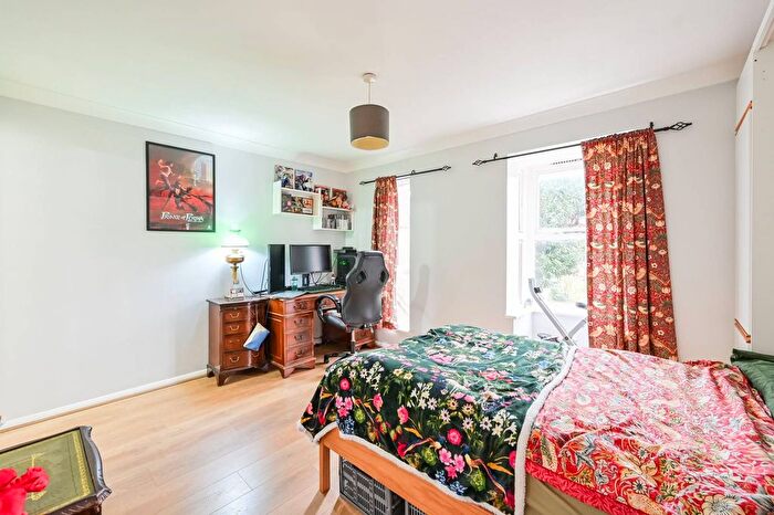 Studio For Sale In Coopers Close, Stepney, London, E1