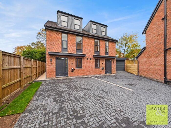 4 Bedroom Semi Detached House For Sale In Woodlands Drive, Stockport, Cheshire, SK2