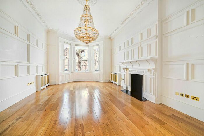 3 Bedroom Flat To Rent In Queen's Gate, London, SW7