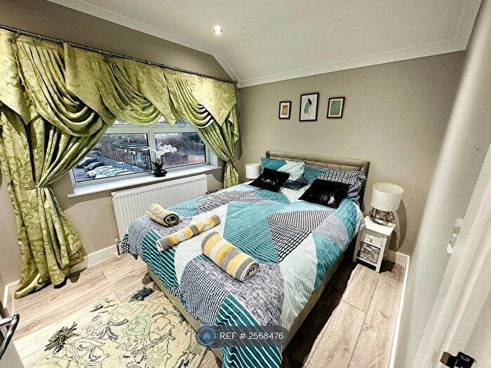 2 Bedroom Flat To Rent In Long Lane, Hillingdon, Uxbridge, UB10