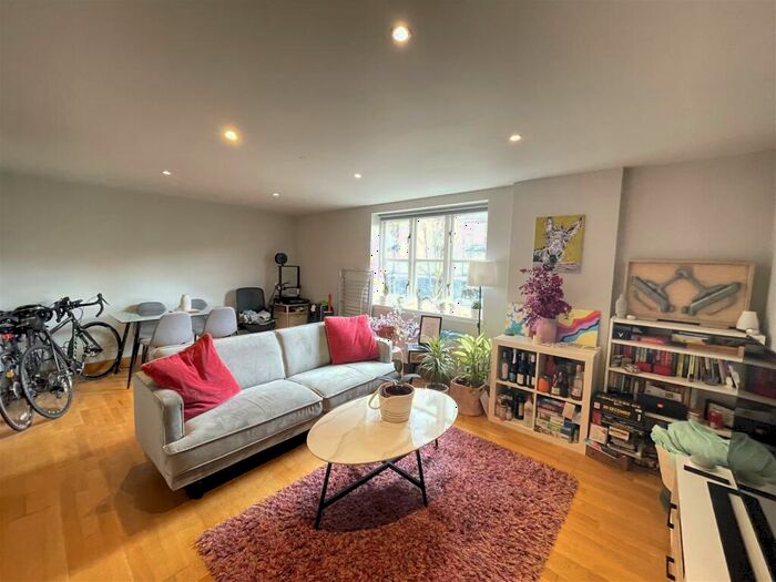 2 Bedroom Apartment To Rent In Kingsley Mews, Wapping Lane, Wapping, E1W