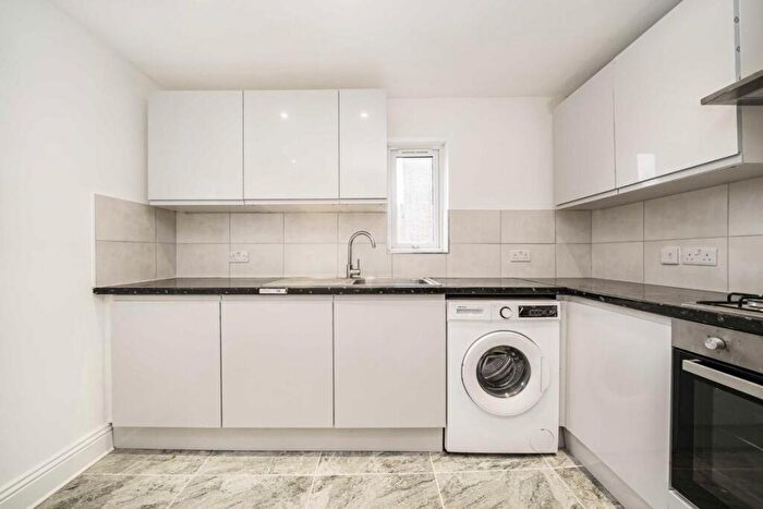 4 Bedroom Flat To Rent In Myddleton Road, London, N22