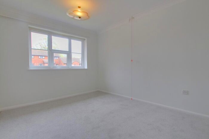 2 Bedroom Bungalow For Sale In Rookwood View, Denmead, PO7