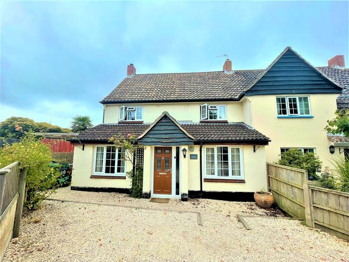 4 Bedroom Semi-Detached House To Rent In Elizabeth Road, Seaton, EX12