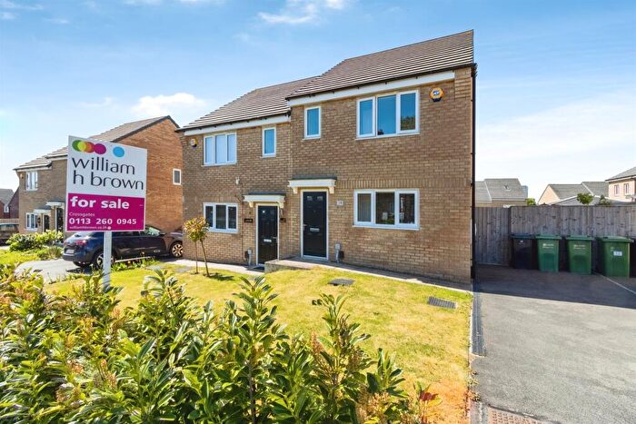 3 Bedroom Semi Detached House For Sale In Blencarn Drive, Seacroft, Leeds, LS14