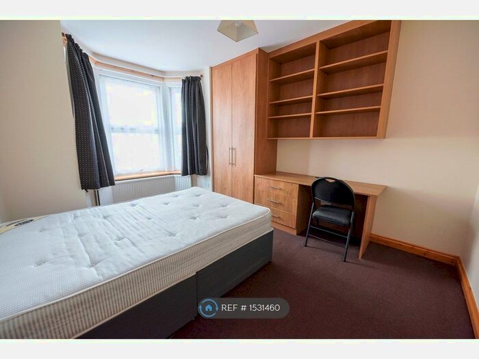 6 Bedroom Terraced House To Rent In De Beauvoir Road, Reading, RG1