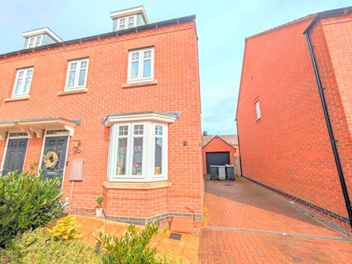 3 Bedroom Semi-Detached House To Rent In Tamworth Close, Grantham, NG31