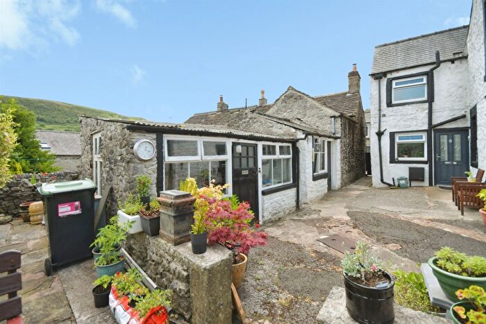4 Bedroom Semi-Detached House For Sale In Towngate, Bradwell, Hope Valley, S33
