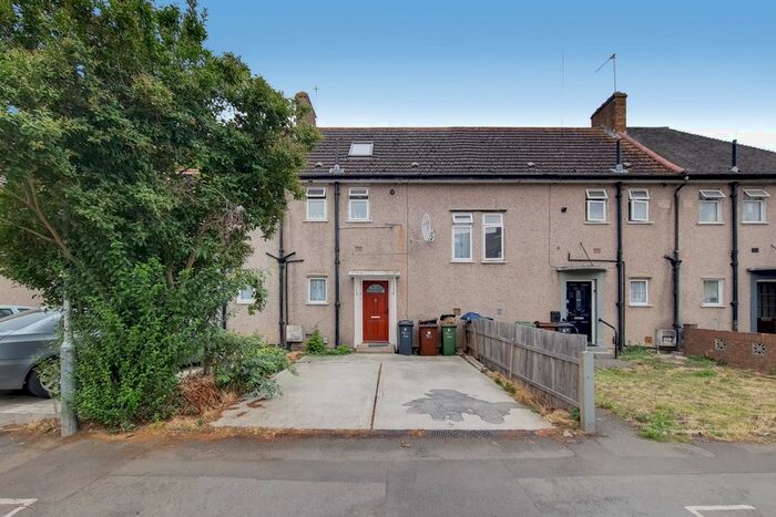 3 Bedroom Terraced House To Rent In Farmway, Dagenham, RM8