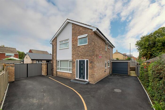 4 Bedroom Detached House To Rent In Huntingdon Close, Kingston Park, Newcastle Upon Tyne, NE3