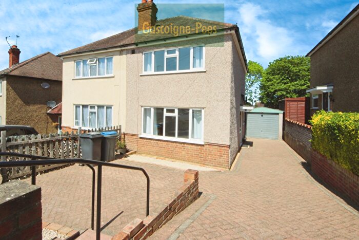 2 Bedroom House To Rent In The Causeway, Chessington, KT9