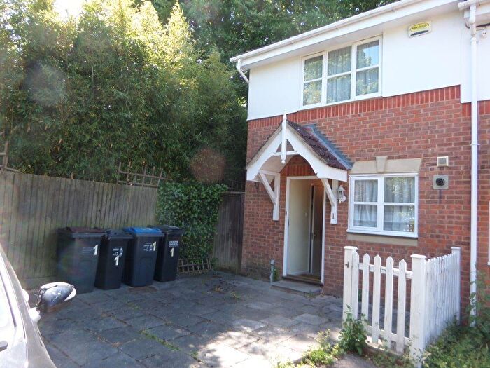 2 Bedroom Terraced House For Sale In Hamond Close, Croydon, London, CR2