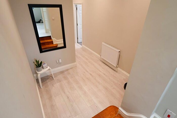 3 Bedroom Apartment To Rent In Barlow Moor Road, Didsbury, M20