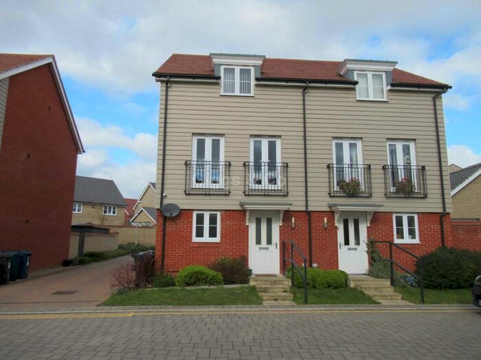 3 Bedroom Town House To Rent In Gorse Crescent, St Neots, PE19