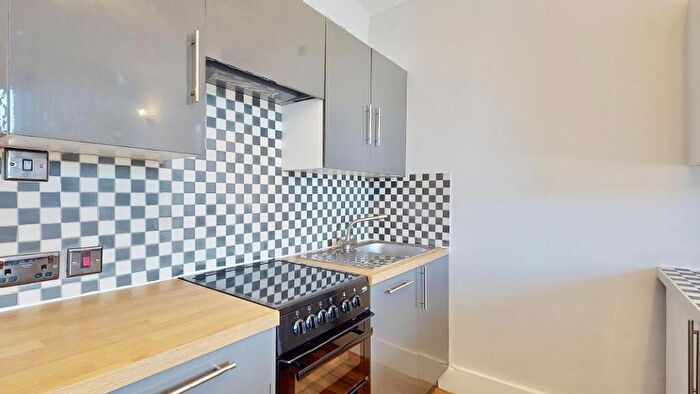 2 Bedroom Flat To Rent In Hook Road, Surbiton, KT6