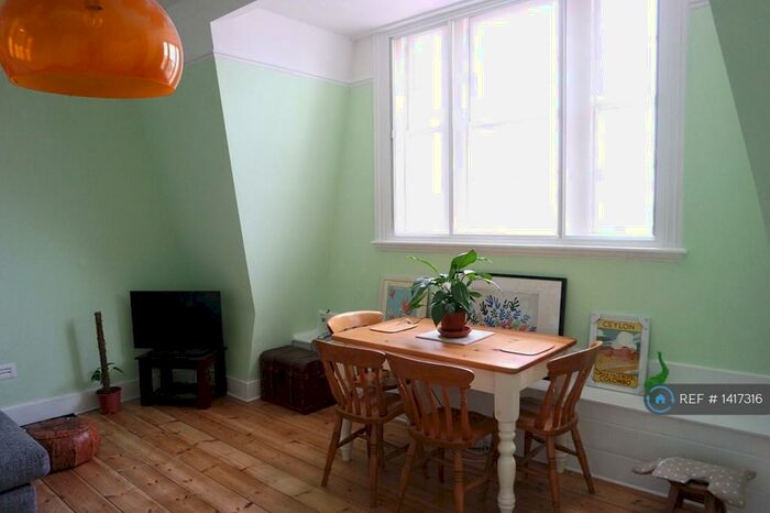 2 Bedroom Flat To Rent In Milkwood Road, London, SE24