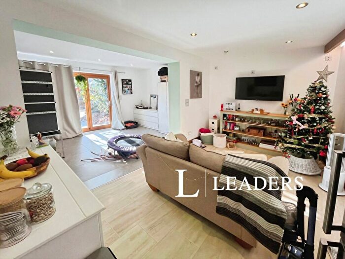 1 Bedroom Bungalow To Rent In The Gardens, Southwick, Brighton, BN42