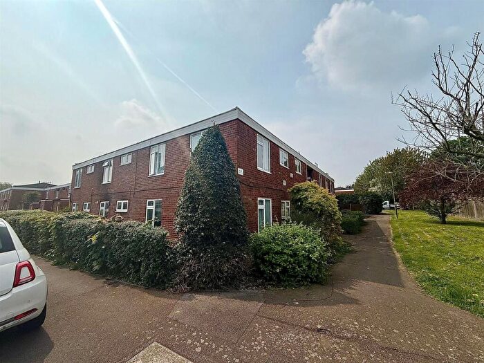 2 Bedroom Flat To Rent In Davison Drive, Cheshunt, EN8