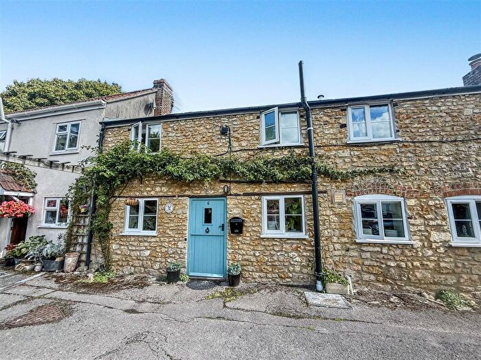 3 Bedroom Property To Rent In Southgate, Beaminster, DT8