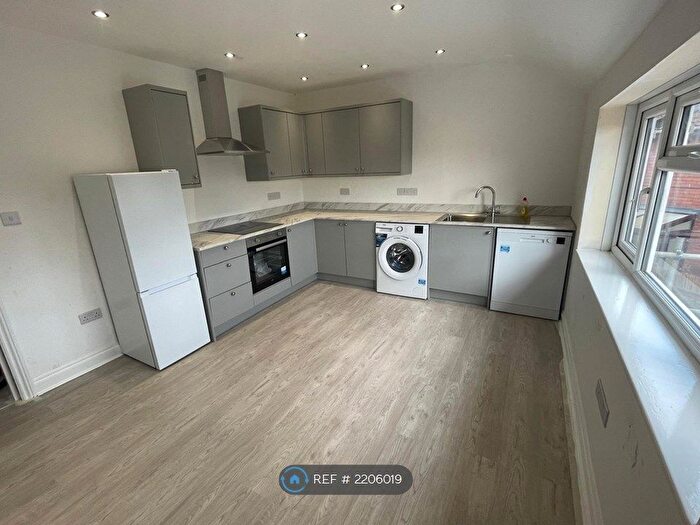 2 Bedroom Flat To Rent In Raleigh Road, Bristol, BS3