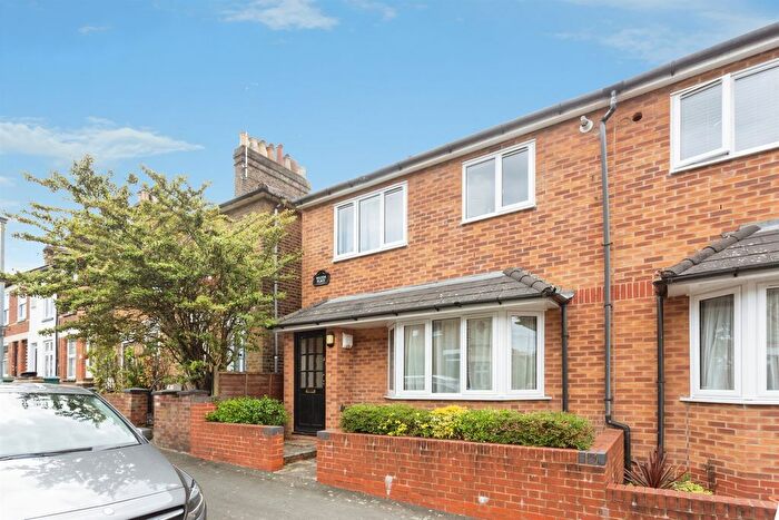 1 Bedroom Maisonette For Sale In Estcourt Road, Watford, WD17