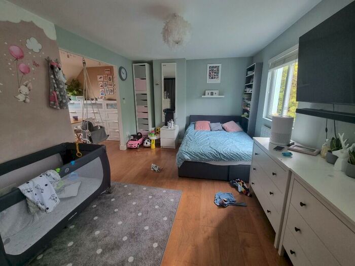 Studio To Rent In Brentmead Place, London, NW11