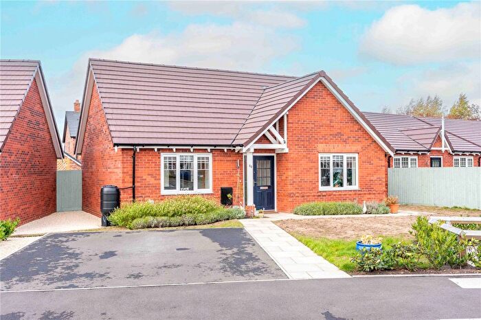2 Bedroom Bungalow For Sale In Whitley Close, Honeybourne, Worcestershire, WR11