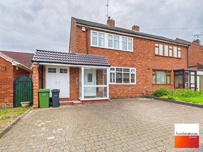 3 Bedroom Semi-Detached House To Rent In Lansdowne Road, Hurst Green, Halesowen, B62
