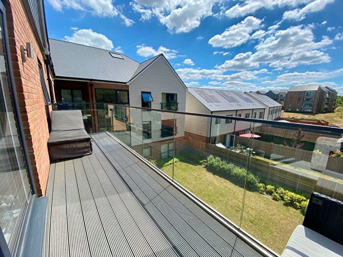 2 Bedroom Flat To Rent In Chalk Pit House, Havelock Drive, Greenhithe, Kent, DA9