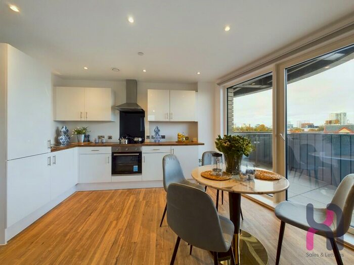 2 Bedroom Apartment To Rent In Pomona Strand, Manchester, Greater Manchester, M16