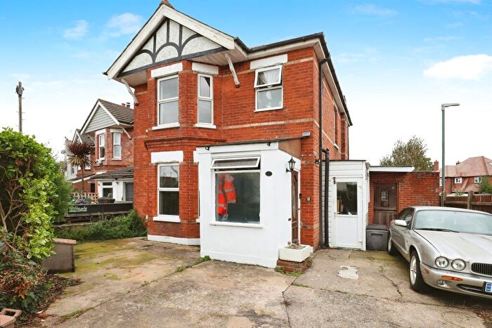 3 Bedroom Detached House For Sale In Evelyn Road, Bournemouth, BH9