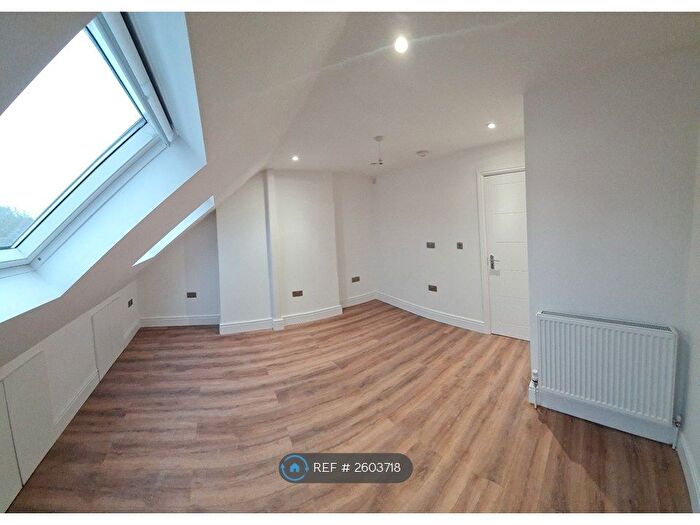 Studio To Rent In Langham Road, London, N15