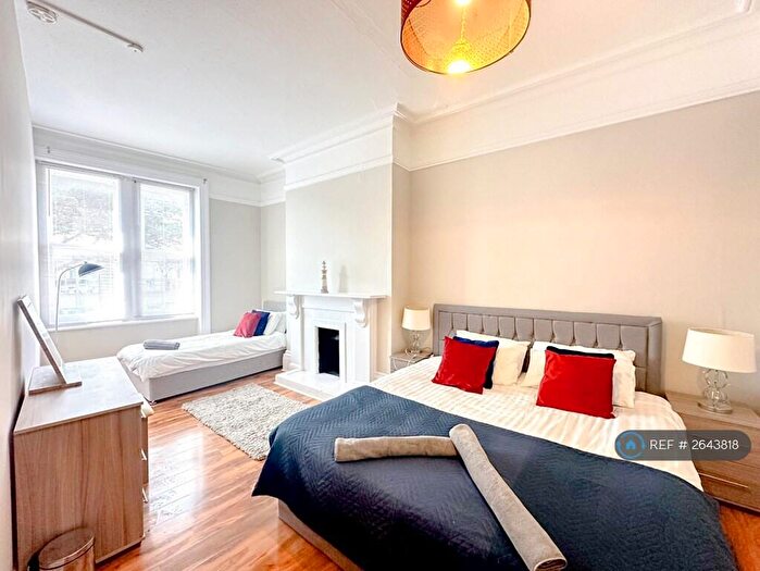 3 Bedroom Flat To Rent In West Hill Road, Bournemouth, BH2