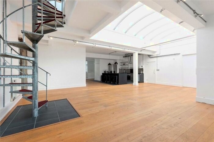 3 Bedroom Apartment To Rent In Shepherdess Walk, London, N1
