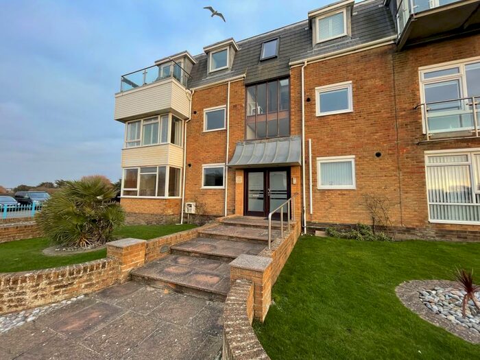 3 Bedroom Flat To Rent In Hendon Avenue, Rustington, Littlehampton, BN16