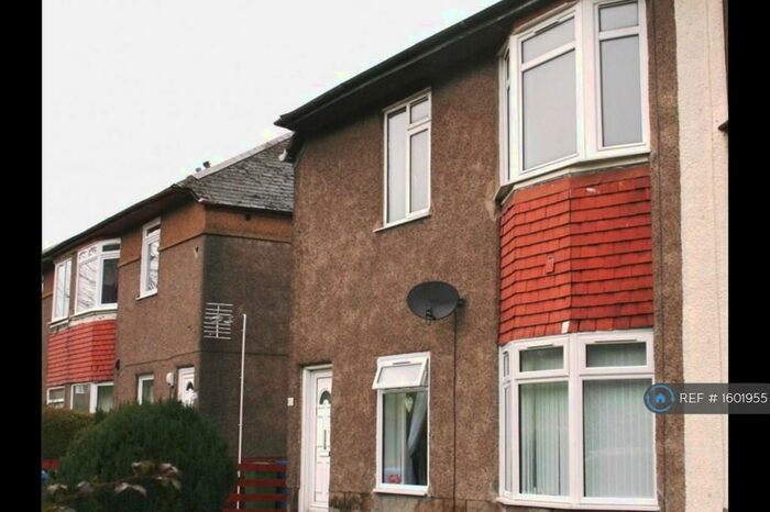 3 Bedroom Flat To Rent In Chirnside Road, Glasgow, G52