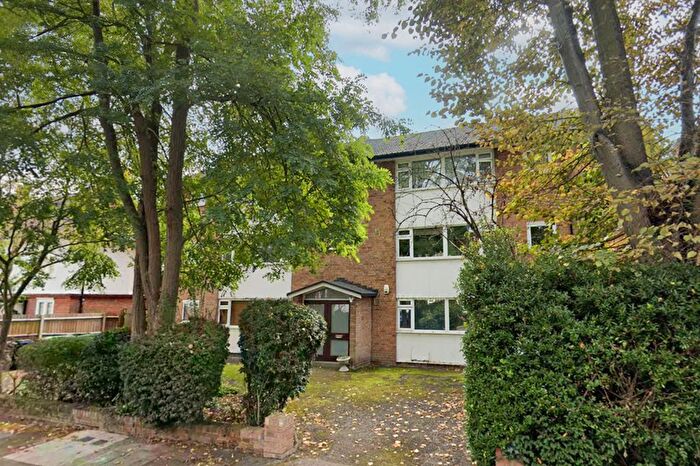 2 Bedroom Flat To Rent In Oakcroft Road, London, SE13