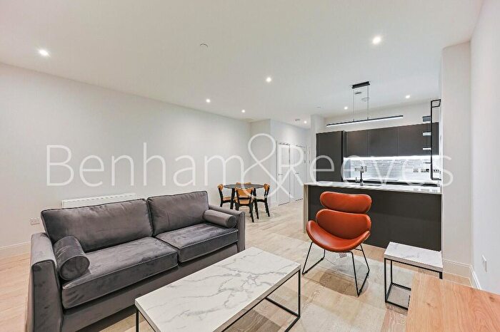 1 Bedroom Apartment To Rent In Memorial Avenue, Slough, SL1