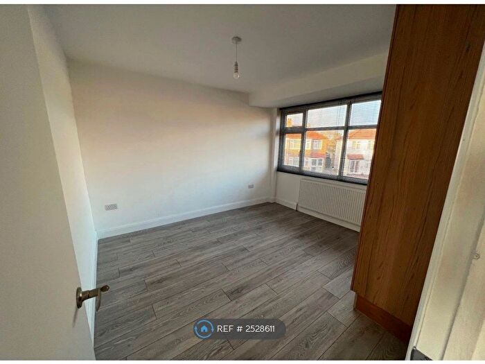 4 Bedroom Semi-Detached House To Rent In Oakleigh Road, Uxbridge, UB10