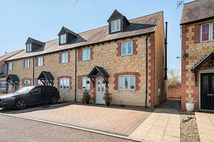 4 Bedroom End Of Terrace House For Sale In Ploughley Road, Lower Arncott, OX25