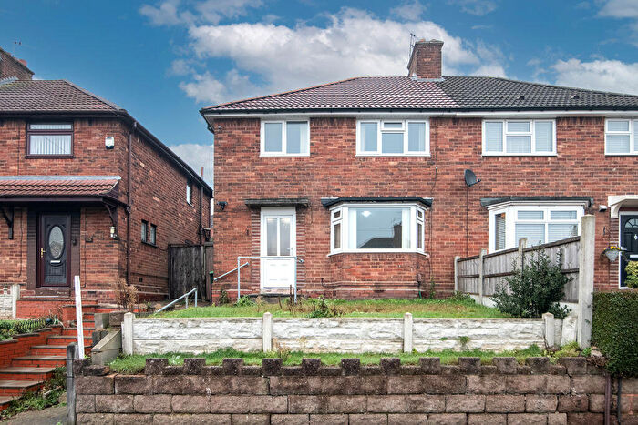 3 Bedroom Semi Detached House For Sale In Beverley Road, West Bromwich, B71