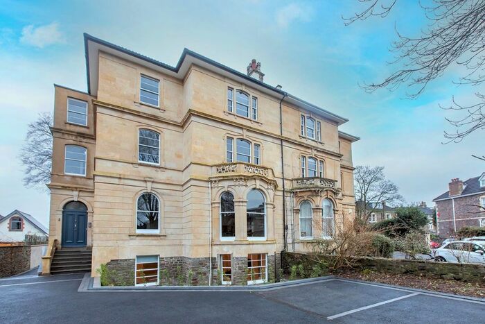 3 Bedroom Flat To Rent In Cambridge Park, Bristol, BS6