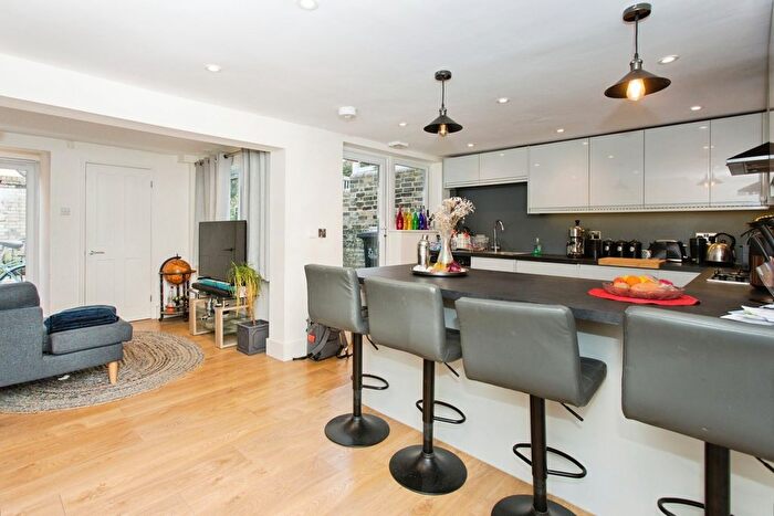 4 Bedroom Semi Detached House For Sale In Newmarket Road, Cambridge, Cambridgeshire, CB5