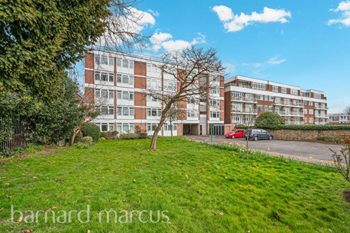 2 Bedroom Maisonette For Sale In Carlton Drive, London, SW15